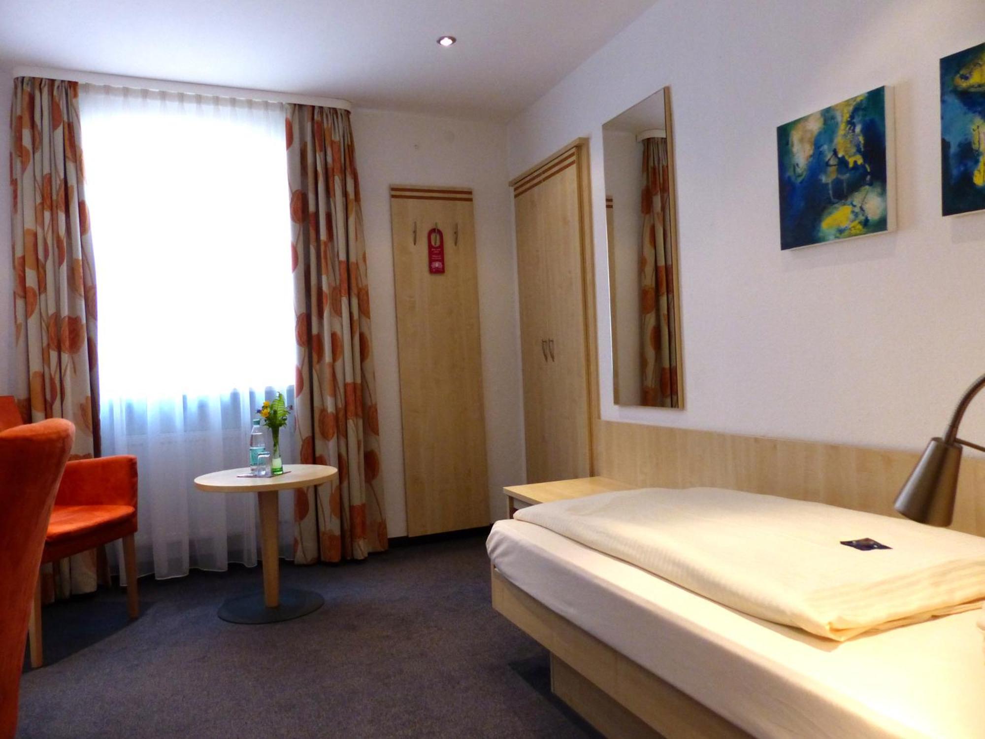 Hasi'S Hotel Grafing bei Muenchen Экстерьер фото